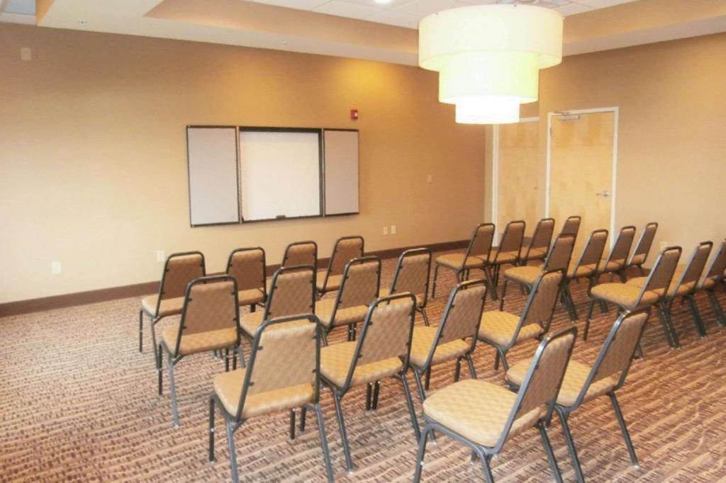 Comfort Suites Smyrna Dış mekan fotoğraf